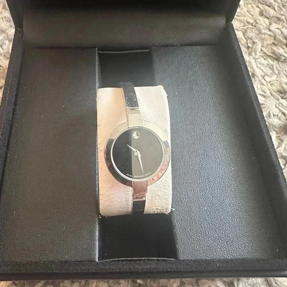 WOMEN's  MOVADO WATCH - Picture 5 of 5